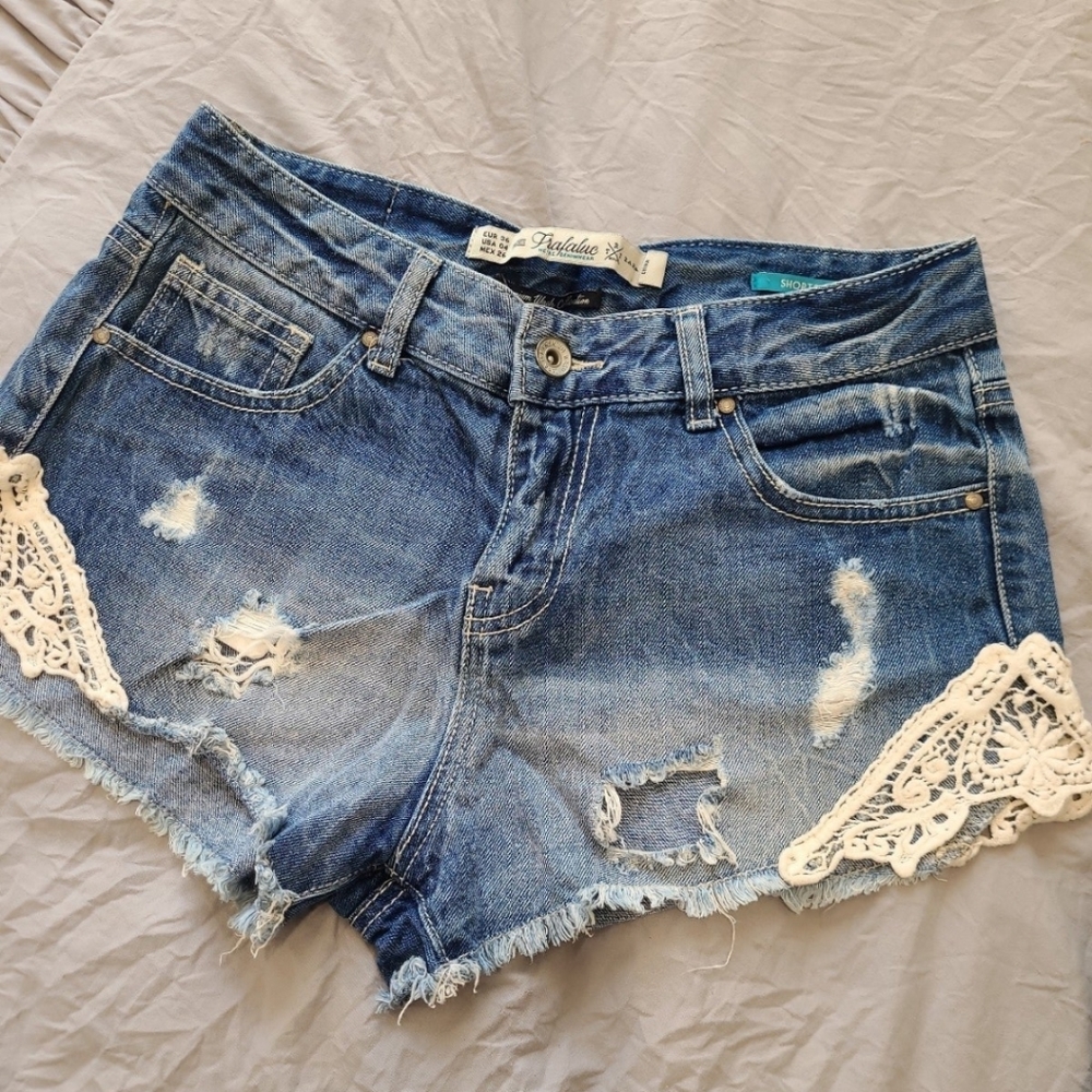 ZARA frafalue Size 4 Jean Shorts distressed with crochet